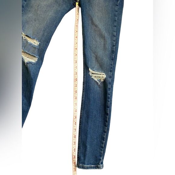 We The Free Distressed Sabrina Super Skinny Jeans - Picture 10 of 15
